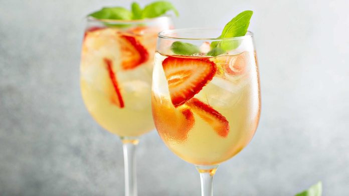 Sangría Blanca (White Sangria)